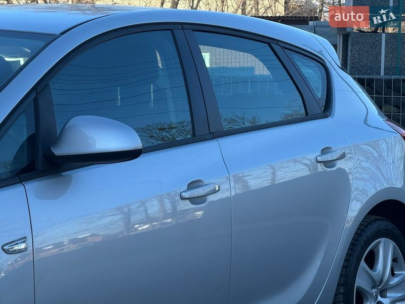 Хэтчбек Opel Astra 2011 в Стрые