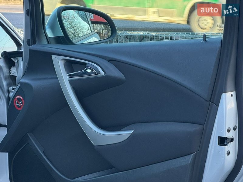 Хэтчбек Opel Astra 2011 в Стрые