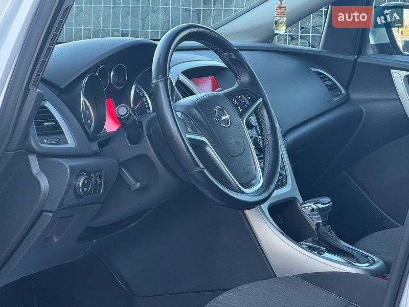 Хэтчбек Opel Astra 2011 в Стрые