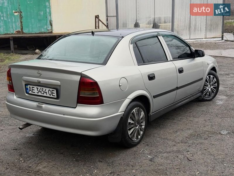 Седан Opel Astra 2008 в Днепре