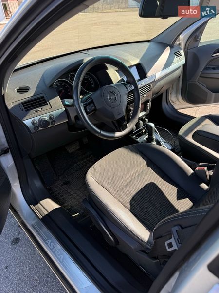 Хэтчбек Opel Astra 2009 в Переяславе