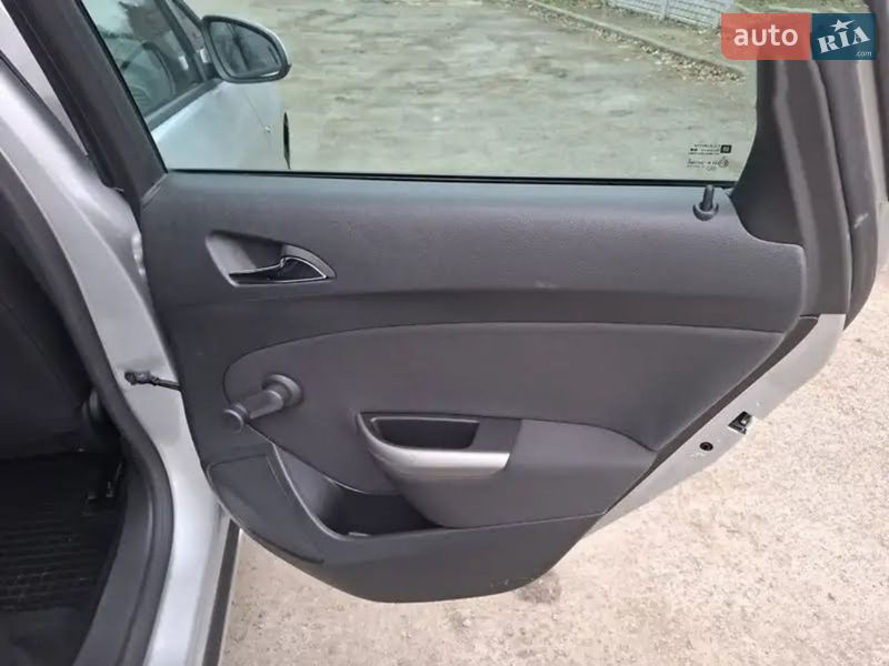 Універсал Opel Astra 2011 в Києві фото 24 Універсал Opel Astra 2011 в Києві