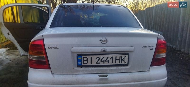 Седан Opel Astra 2002 в Лубнах