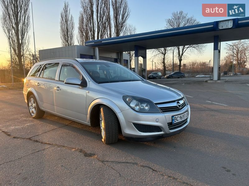 Универсал Opel Astra 2009 в Коростене