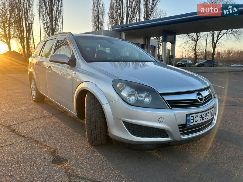 Универсал Opel Astra 2009 в Коростене