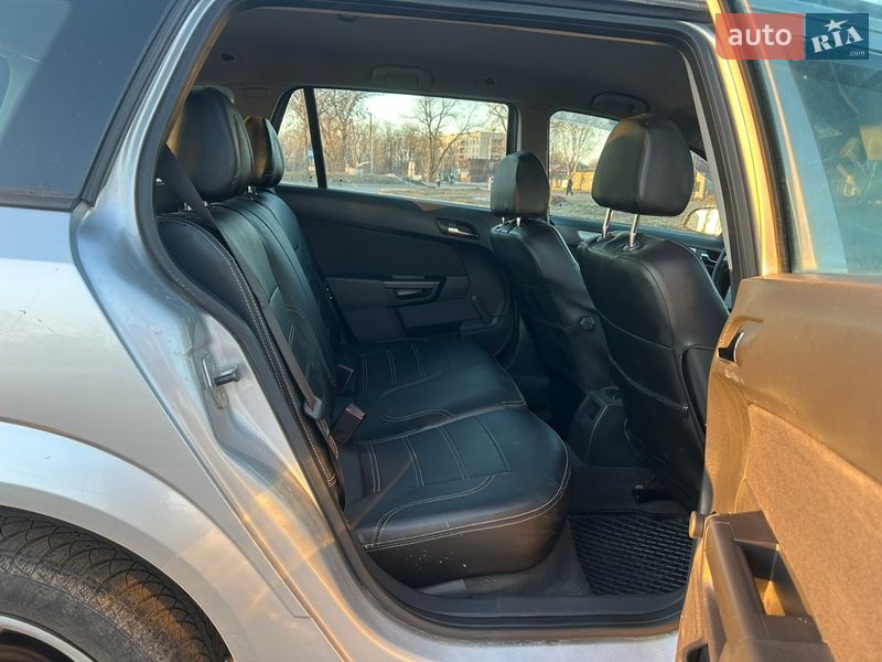 Универсал Opel Astra 2009 в Коростене