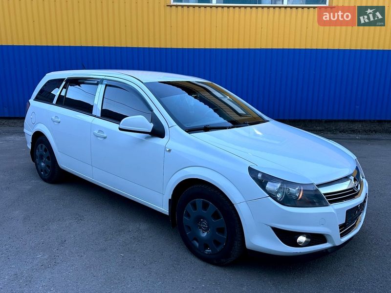 Opel Astra 2011 Opel Astra 2011