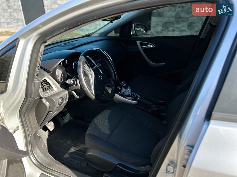 Универсал Opel Astra 2011 в Звягеле