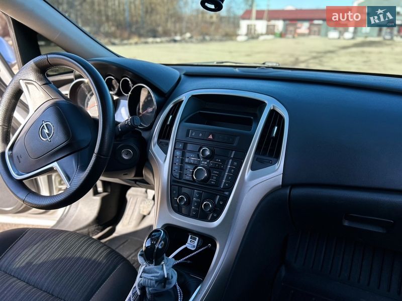 Универсал Opel Astra 2011 в Звягеле