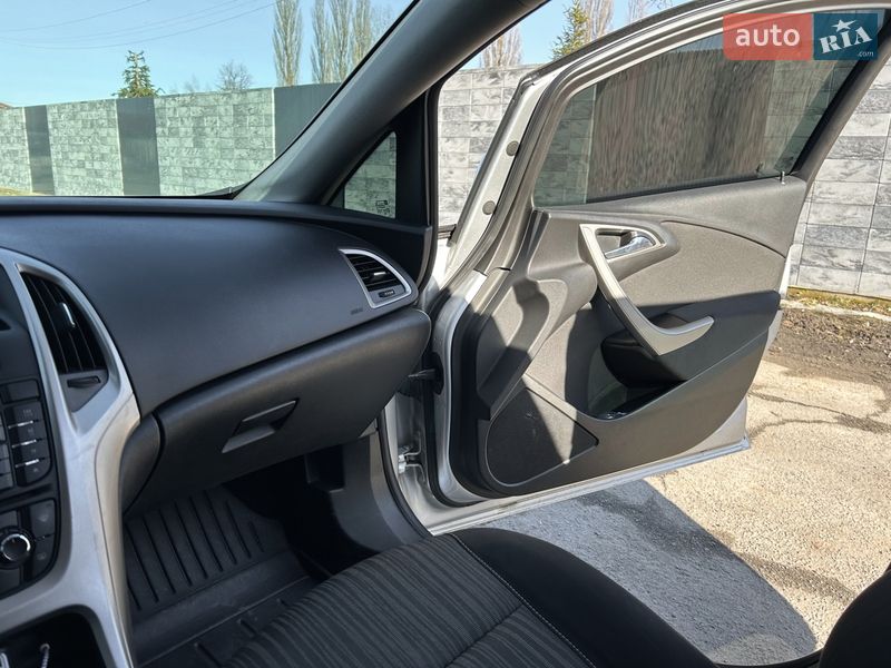 Универсал Opel Astra 2011 в Звягеле