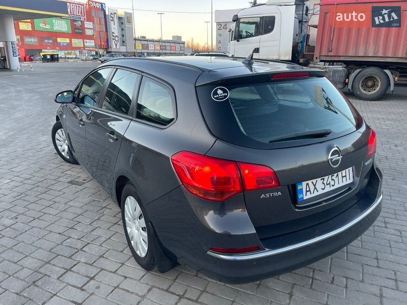 Універсал Opel Astra 2015 в Харкові