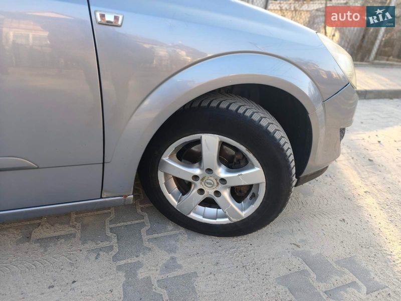 Хэтчбек Opel Astra 2006 в Трускавце
