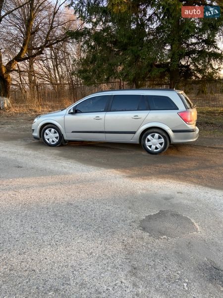 Универсал Opel Astra 2005 в Самборе