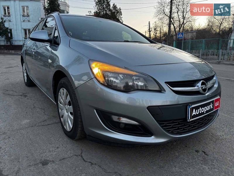 Универсал Opel Astra 2014 в Киеве