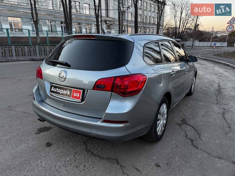 Универсал Opel Astra 2014 в Киеве