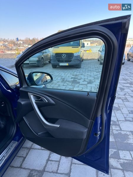 Универсал Opel Astra 2011 в Ровно