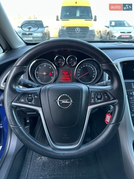 Универсал Opel Astra 2011 в Ровно