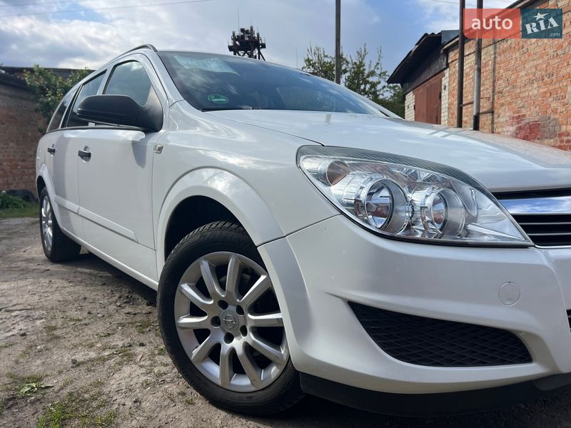 Універсал Opel Astra 2010 в Ніжині