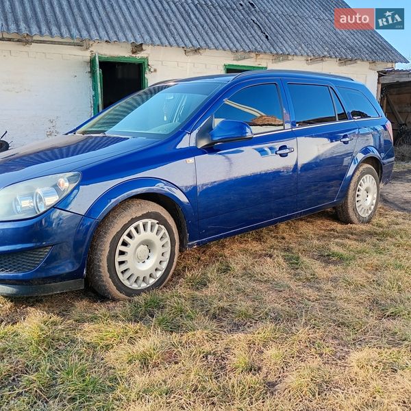 Универсал Opel Astra 2010 в Ружине