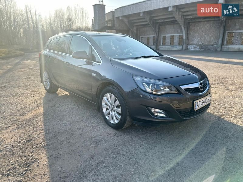 Универсал Opel Astra 2011 в Ивано-Франковске