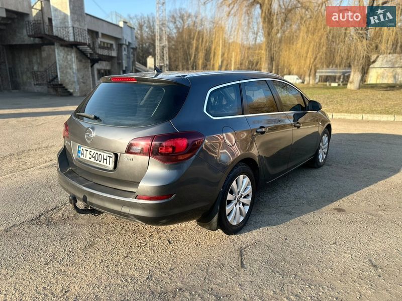 Универсал Opel Astra 2011 в Ивано-Франковске