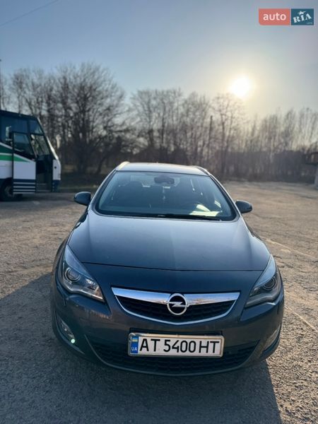 Универсал Opel Astra 2011 в Ивано-Франковске