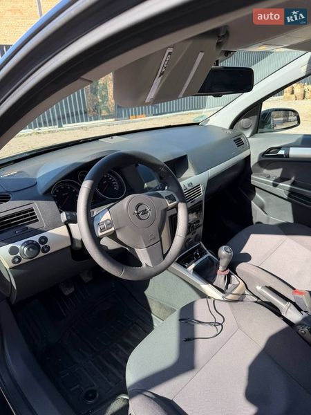 Хэтчбек Opel Astra 2008 в Смеле