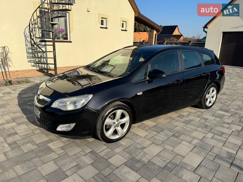 Opel Astra 2011