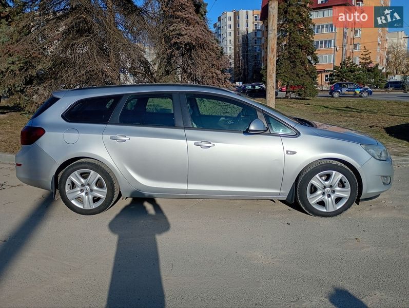 Универсал Opel Astra 2010 в Тернополе
