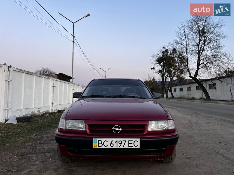 Хетчбек Opel Astra 1992 в Стрию