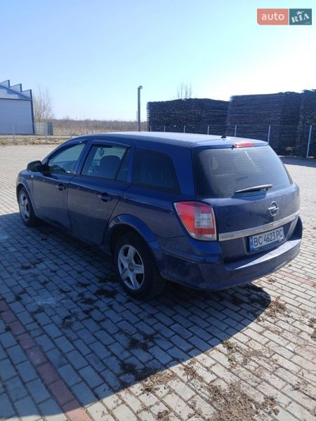 Универсал Opel Astra 2011 в Буске