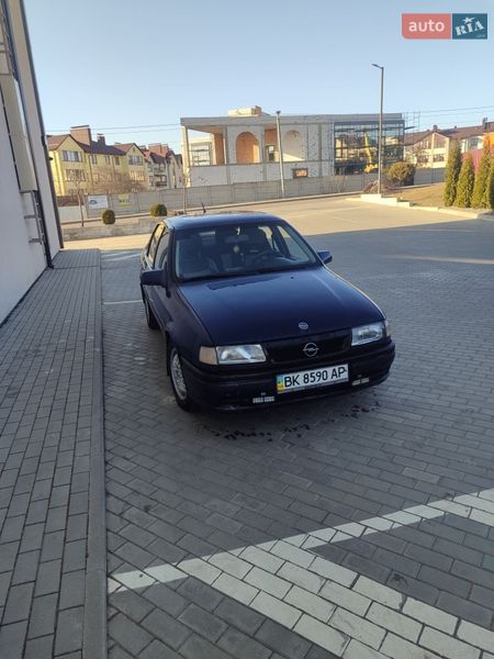 Седан Opel Astra 1993 в Рівному