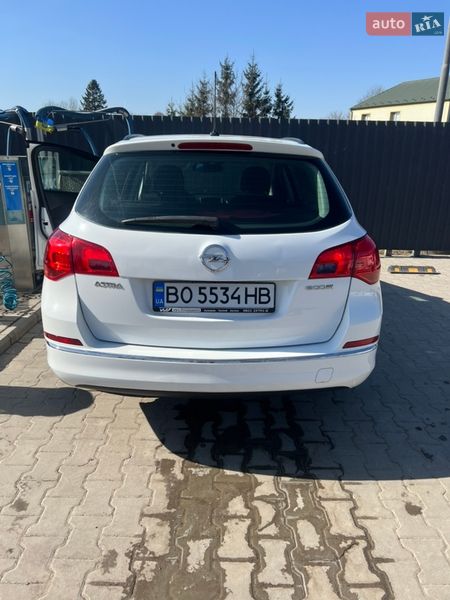 Универсал Opel Astra 2014 в Тернополе