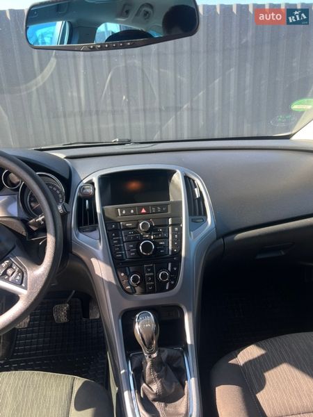 Универсал Opel Astra 2014 в Тернополе