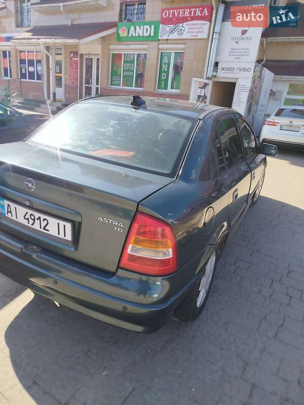 Хэтчбек Opel Astra 2004 в Обухове