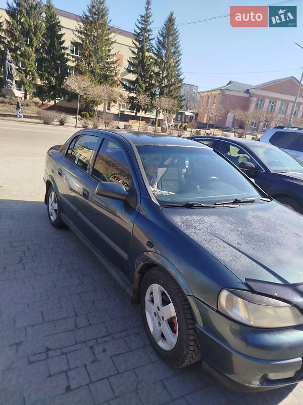 Хэтчбек Opel Astra 2004 в Обухове