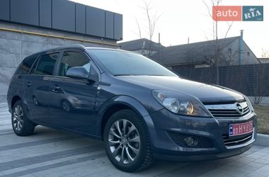 Универсал Opel Astra 2010 в Луцке