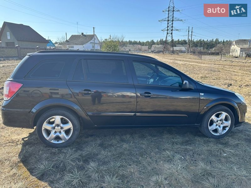 Универсал Opel Astra 2008 в Маневичах
