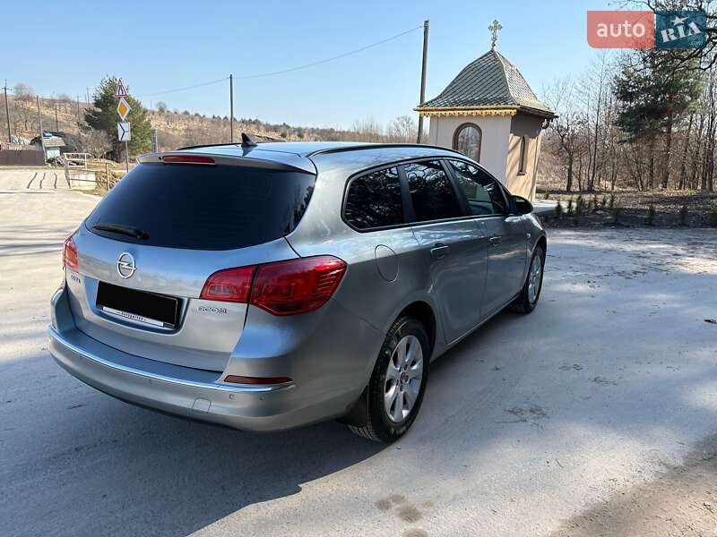 Універсал Opel Astra 2014 в Львові