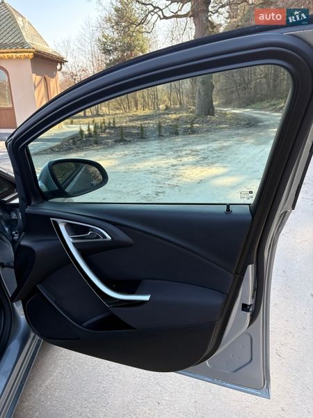 Універсал Opel Astra 2014 в Львові