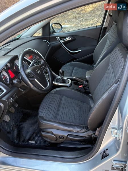 Універсал Opel Astra 2014 в Львові