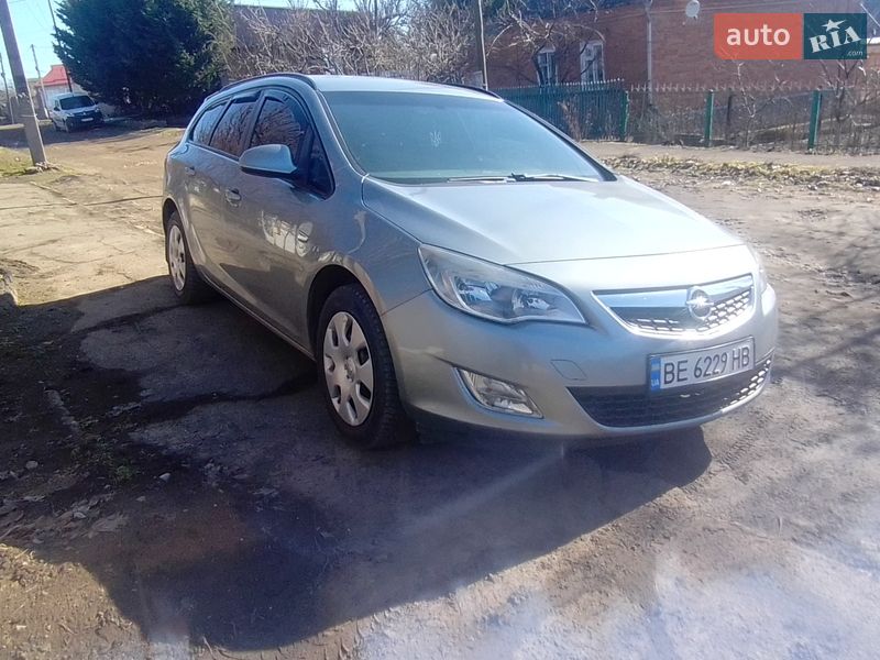 Opel Astra 2011 Opel Astra 2011