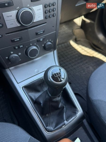 Универсал Opel Astra 2006 в Чернигове