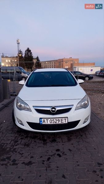 Универсал Opel Astra 2012 в Ивано-Франковске