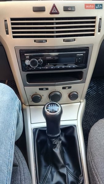 Хэтчбек Opel Astra 2007 в Житомире