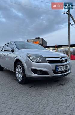 Универсал Opel Astra 2013 в Полтаве