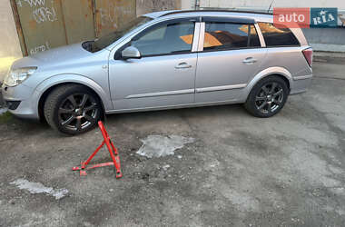 Универсал Opel Astra 2009 в Путивле