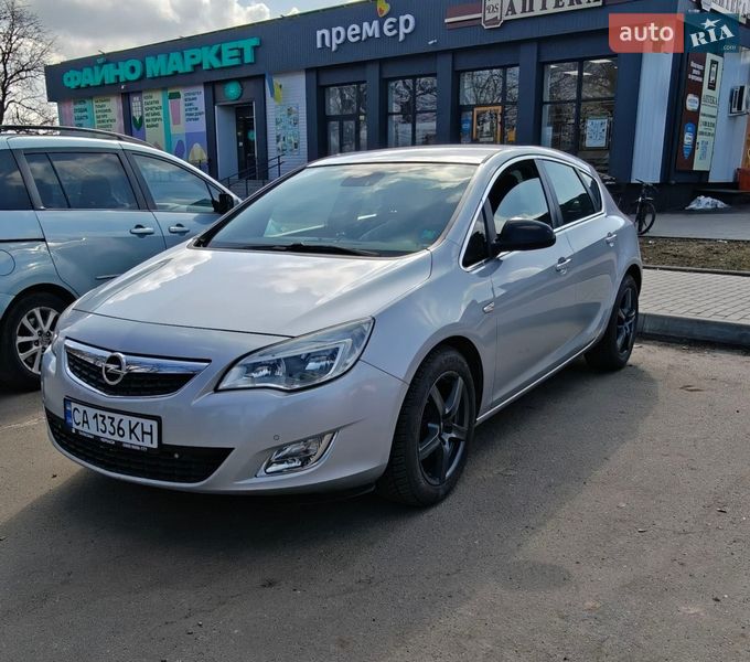 Хетчбек Opel Astra 2010 в Черкасах