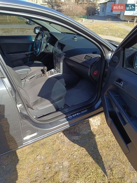 Хэтчбек Opel Astra 2010 в Киеве