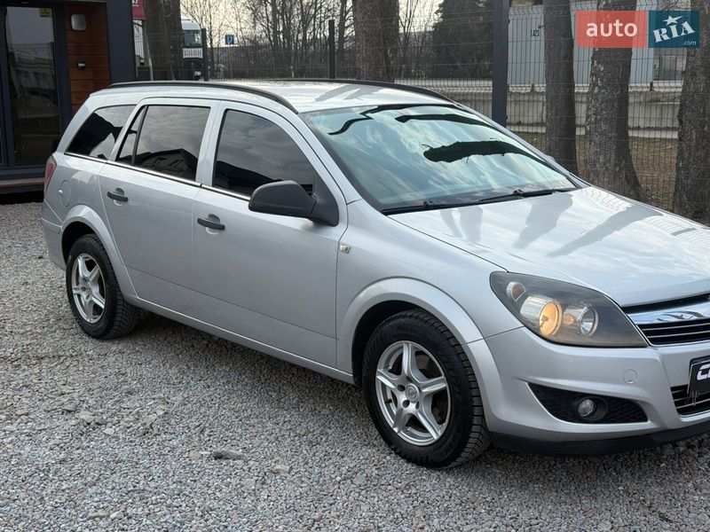 Універсал Opel Astra 2010 в Стрию
